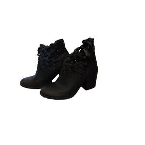 Black Faux Leather Womens Ankle Boots With Braided Design & Chunky Heel